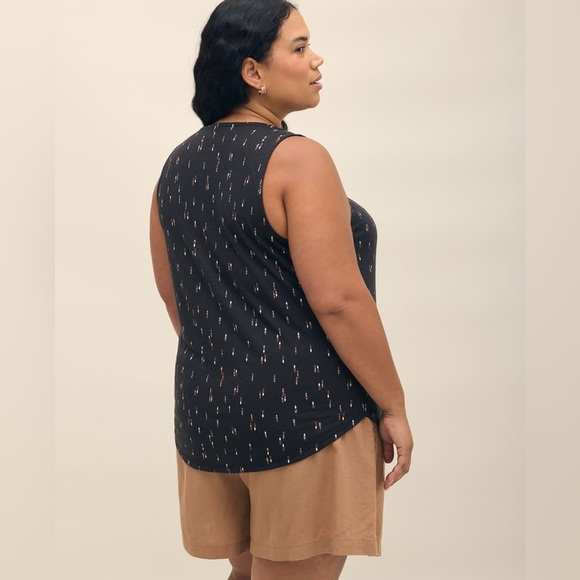 Penningtons Sleeveless Top w/ Scoop Neck - Picture 2 of 3